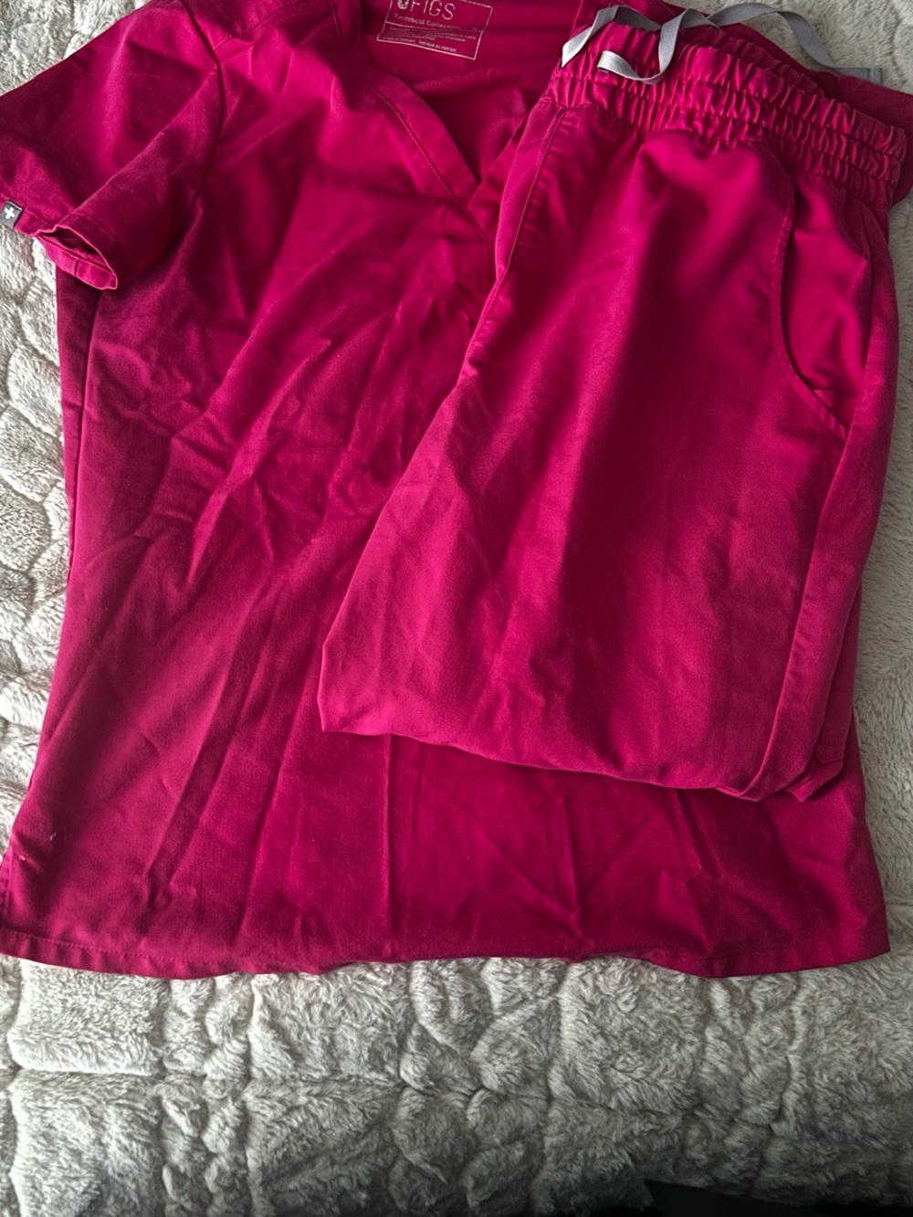 Figs Women's Scrub Set in Fuchsia Pink